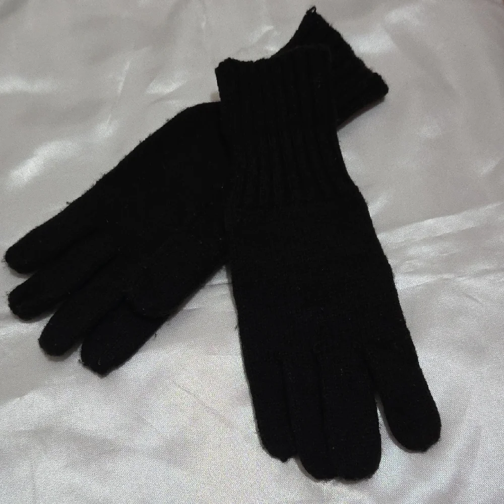 Black Scarf and Gloves Set For Women
